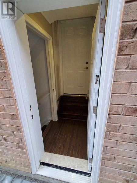 1236 Atkins Drive, Newmarket, Ontario  L3X 0C3 - Photo 2 - N12530496