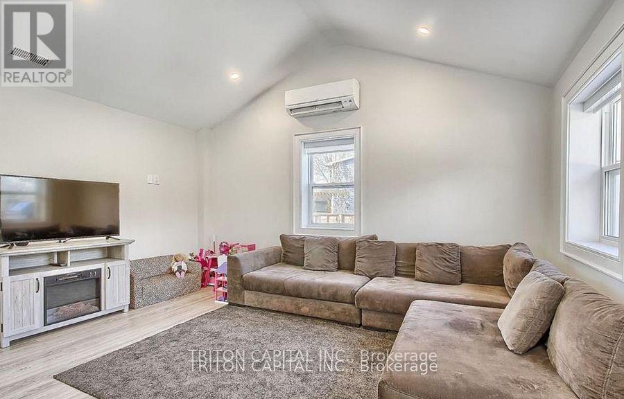 34 Napier Street, Vaughan, Ontario  L0J 1C0 - Photo 7 - N12530568