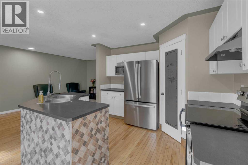 11065 Hidden Valley Drive Nw, Calgary, Alberta  T3A 5Z3 - Photo 3 - A2264656