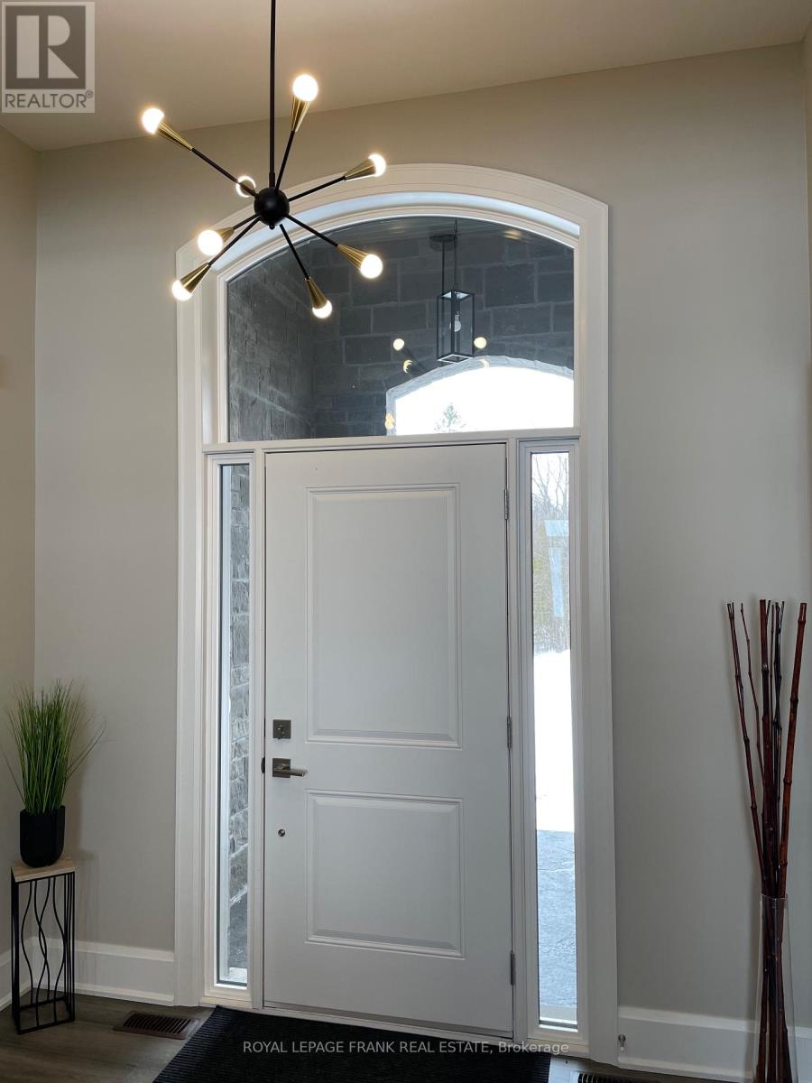 7 Nipigon Street, Kawartha Lakes, Ontario  K0M 1N0 - Photo 2 - X12530774