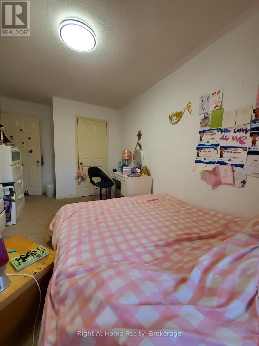 5134 Silvercreek Drive, Burlington, Ontario  L7L 6K6 - Photo 22 - W12425754