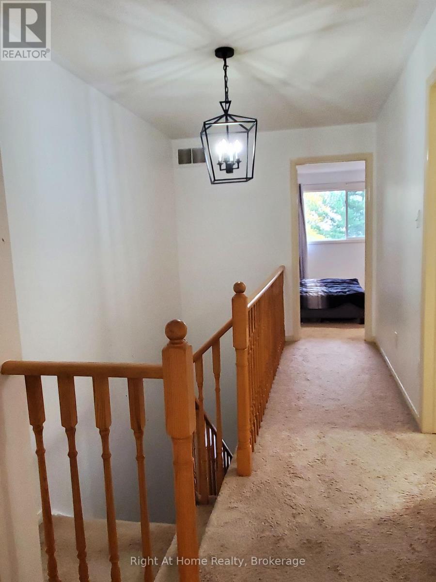 5134 Silvercreek Drive, Burlington, Ontario  L7L 6K6 - Photo 15 - W12425754