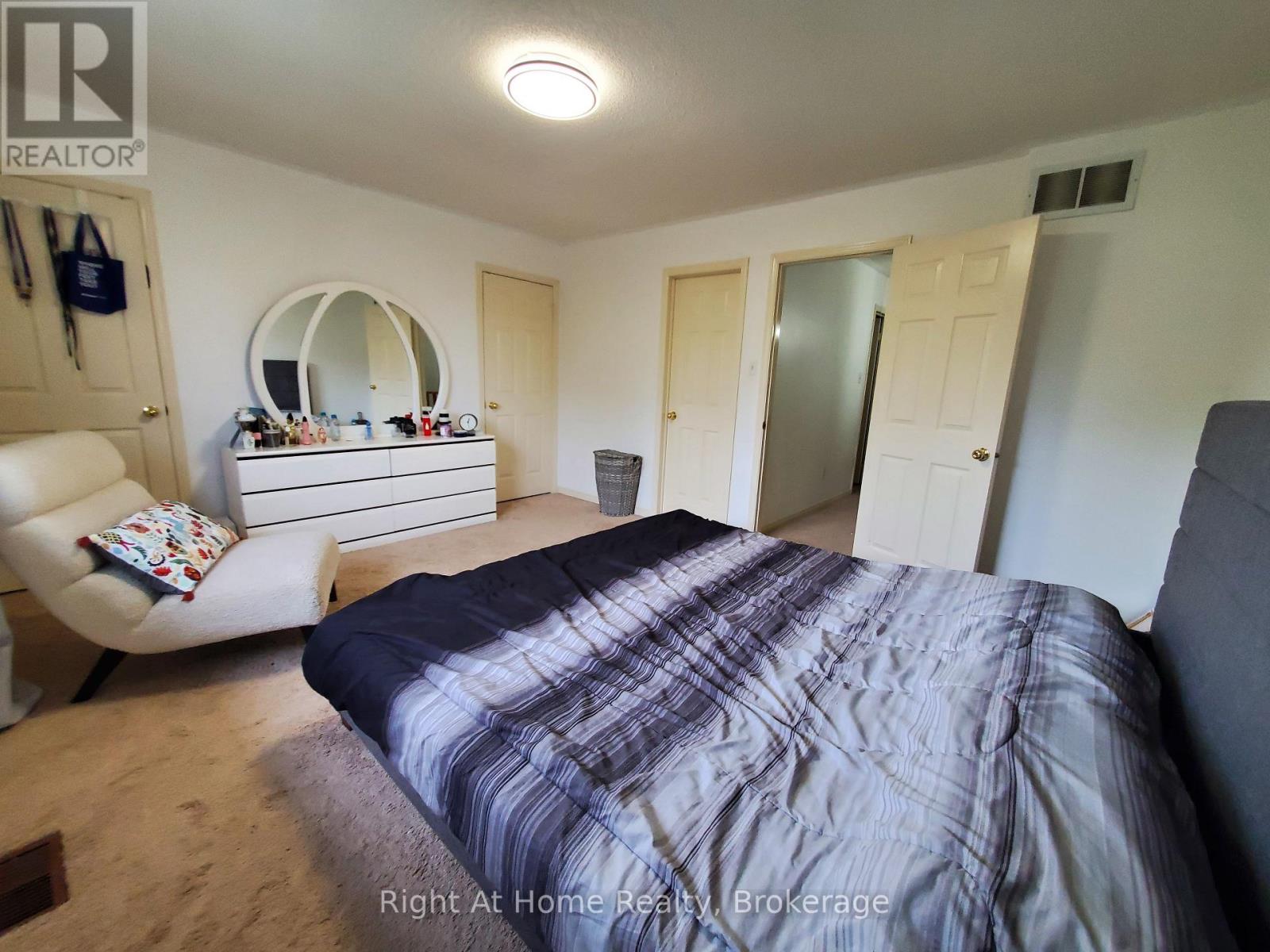 5134 Silvercreek Drive, Burlington, Ontario  L7L 6K6 - Photo 16 - W12425754