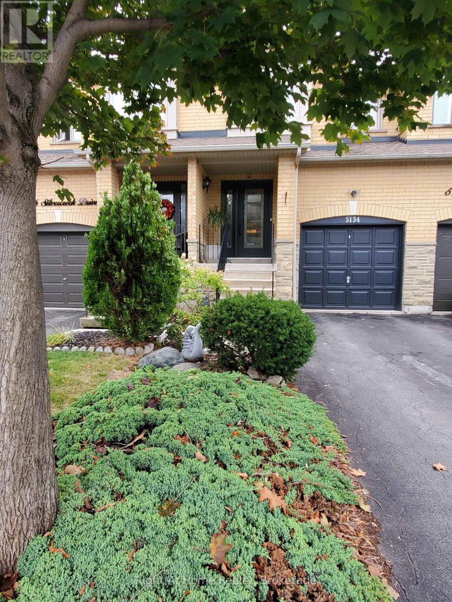 5134 Silvercreek Drive, Burlington, Ontario  L7L 6K6 - Photo 3 - W12425754