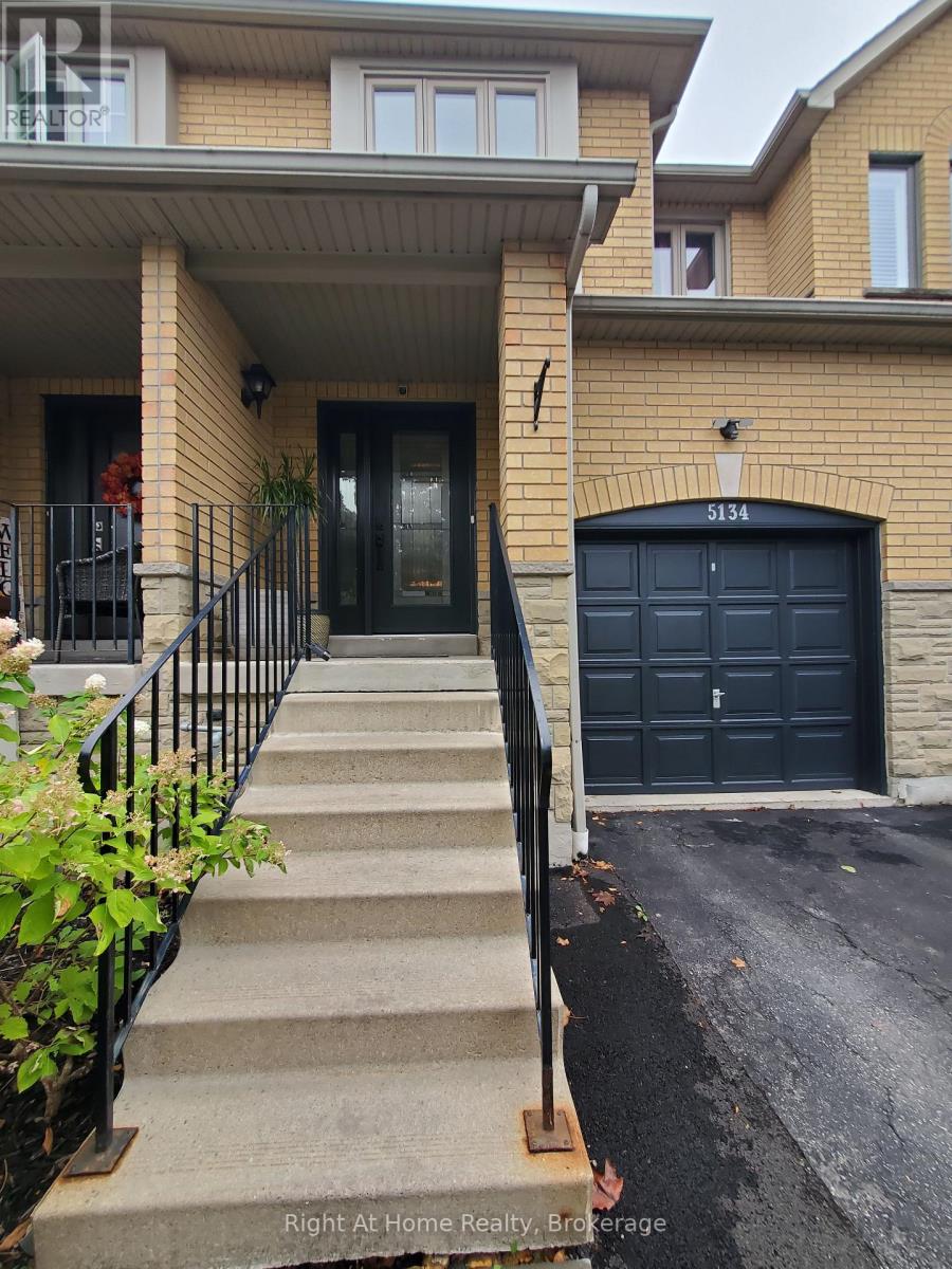 5134 Silvercreek Drive, Burlington, Ontario  L7L 6K6 - Photo 4 - W12425754