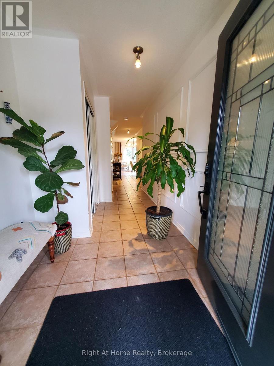 5134 Silvercreek Drive, Burlington, Ontario  L7L 6K6 - Photo 6 - W12425754