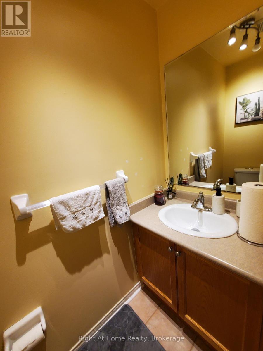 5134 Silvercreek Drive, Burlington, Ontario  L7L 6K6 - Photo 8 - W12425754