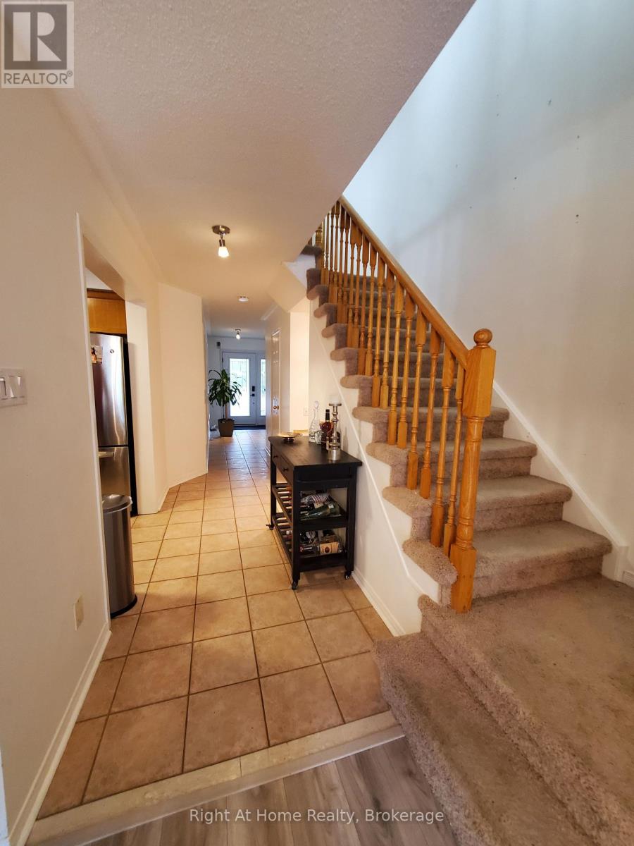 5134 Silvercreek Drive, Burlington, Ontario  L7L 6K6 - Photo 7 - W12425754