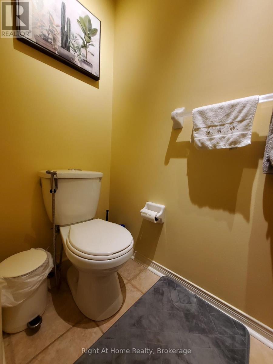 5134 Silvercreek Drive, Burlington, Ontario  L7L 6K6 - Photo 9 - W12425754