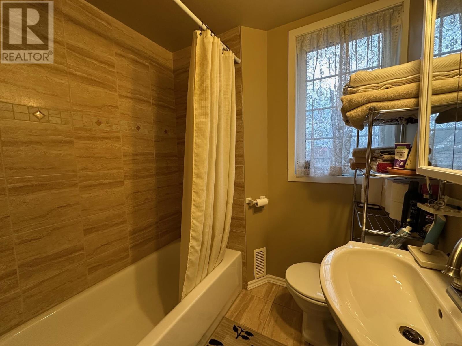 629 Mcpherson St, Thunder Bay, Ontario  P7C 2Y7 - Photo 8 - TB253442