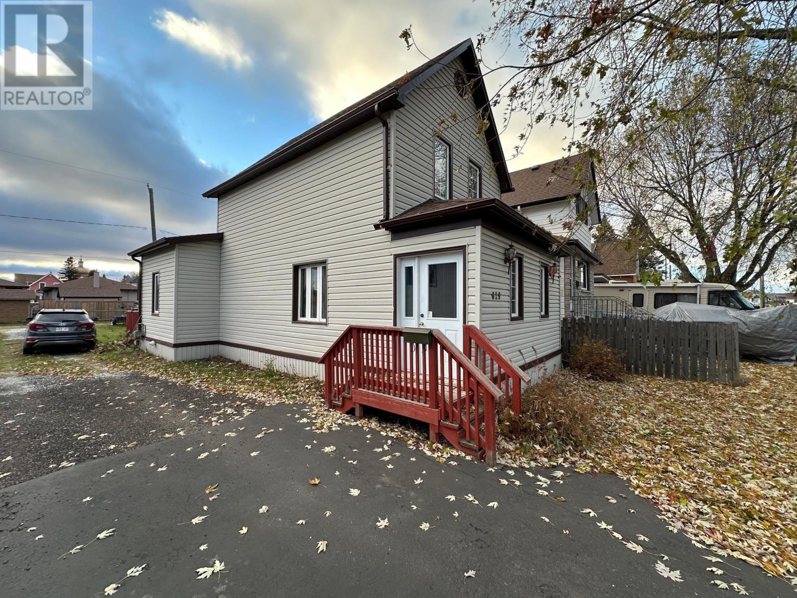 629 Mcpherson St, Thunder Bay, Ontario  P7C 2Y7 - Photo 2 - TB253442