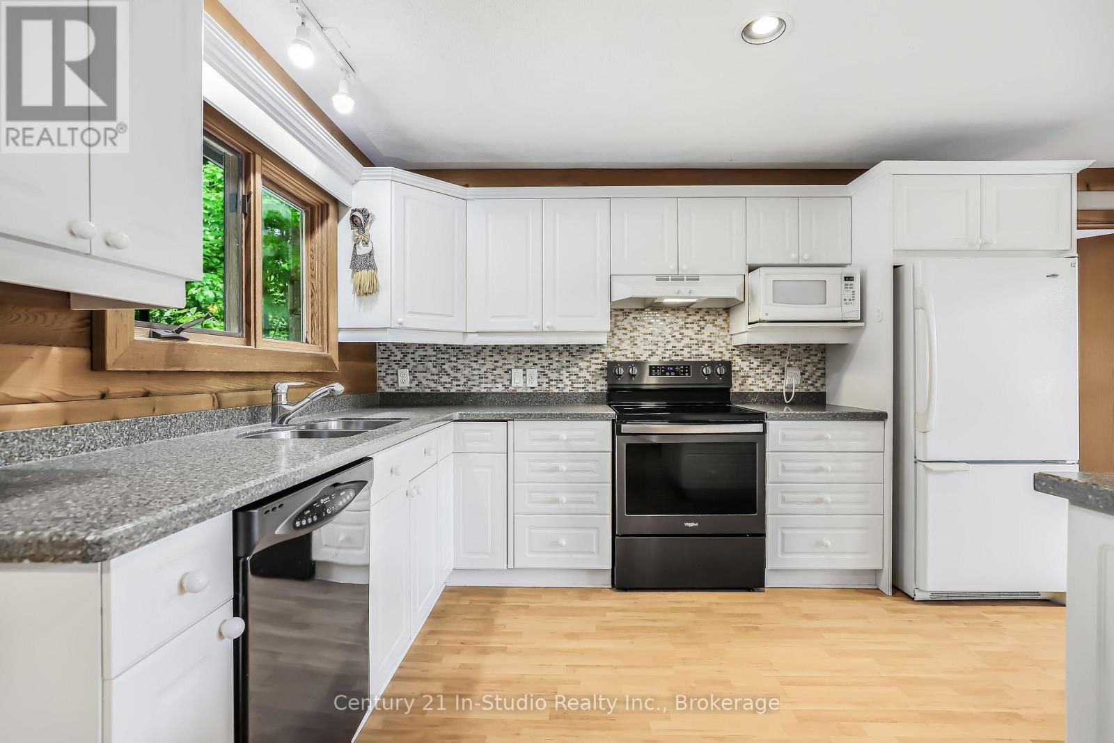 504877 Grey 1 Road, Georgian Bluffs, Ontario N0H 1S0 - Photo 35 - X12241446