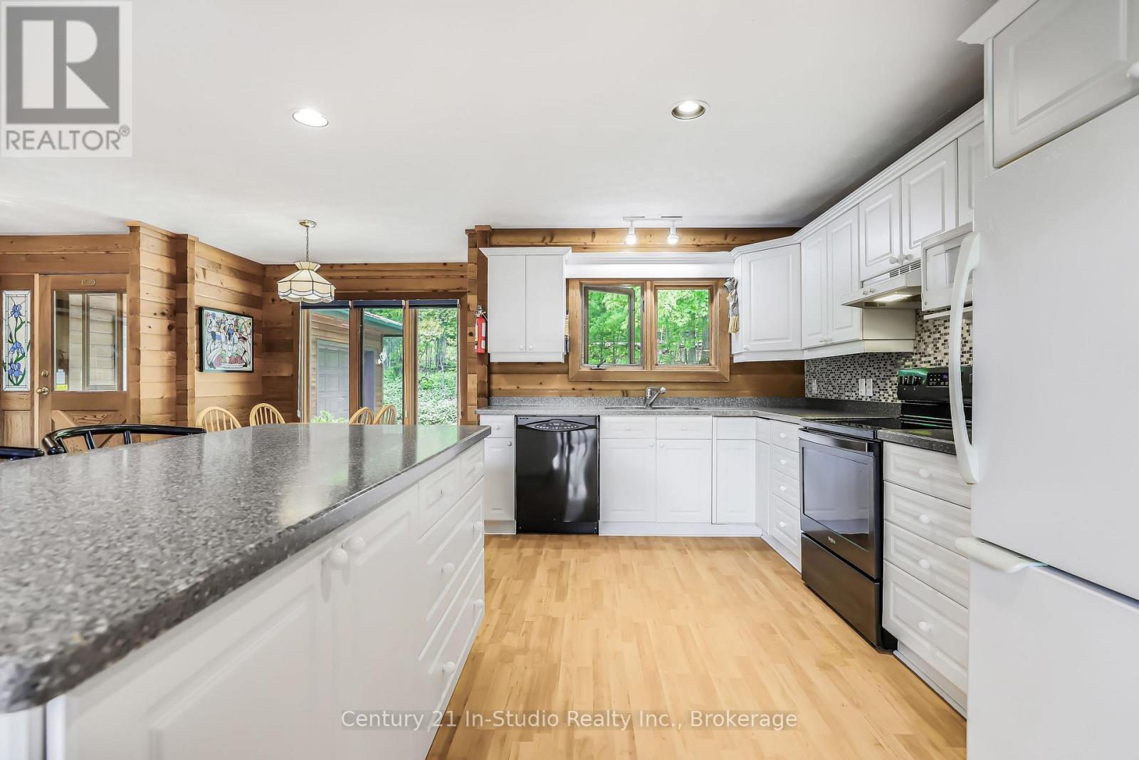 504877 Grey 1 Road, Georgian Bluffs, Ontario N0H 1S0 - Photo 33 - X12241446