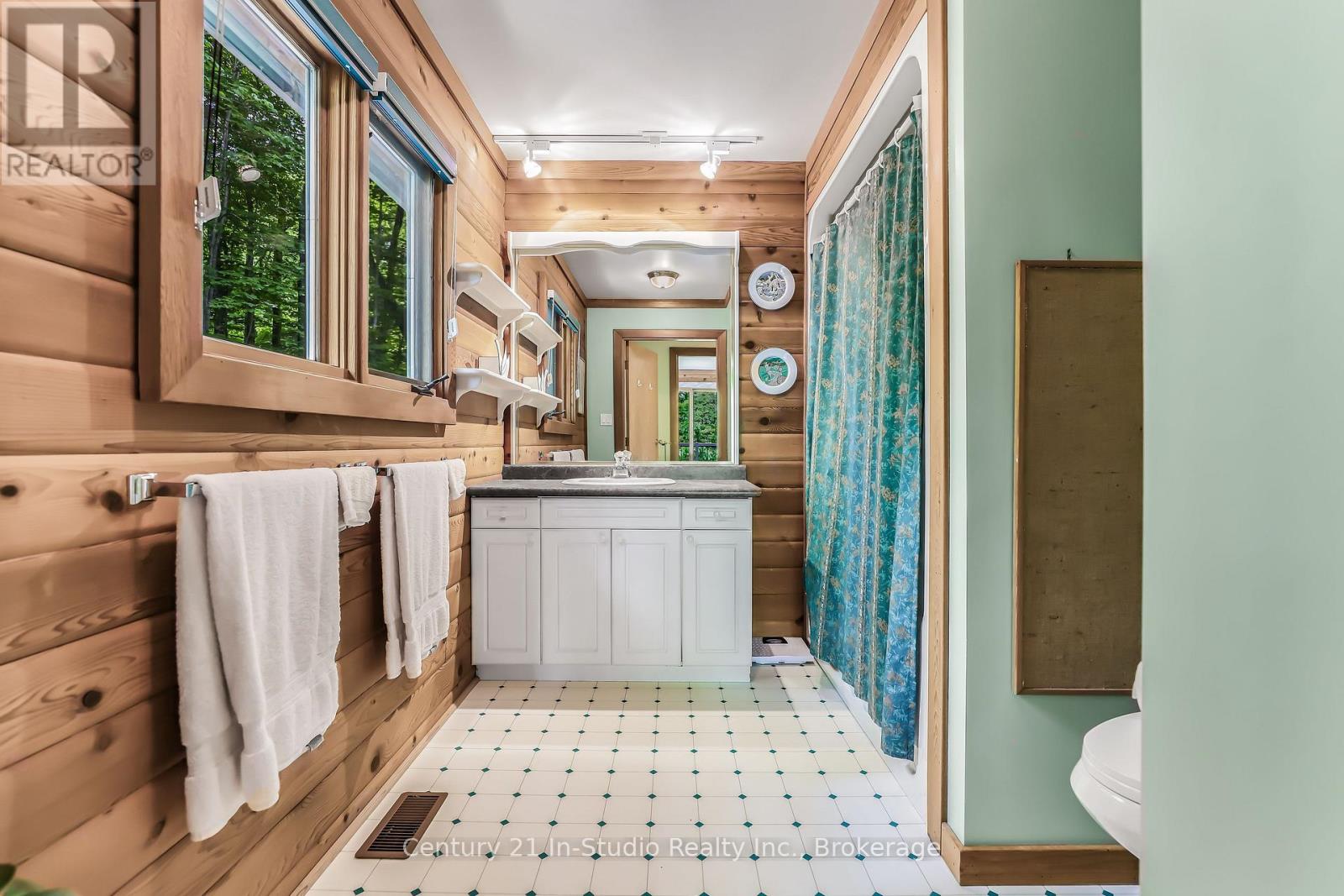 504877 Grey 1 Road, Georgian Bluffs, Ontario N0H 1S0 - Photo 41 - X12241446