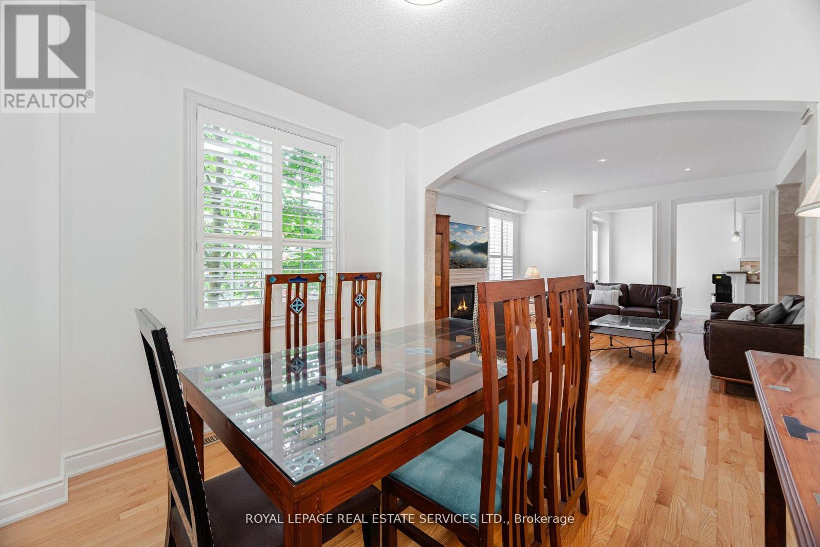 215 Burloak Drive, Oakville, Ontario  L6L 6T6 - Photo 10 - W12530430