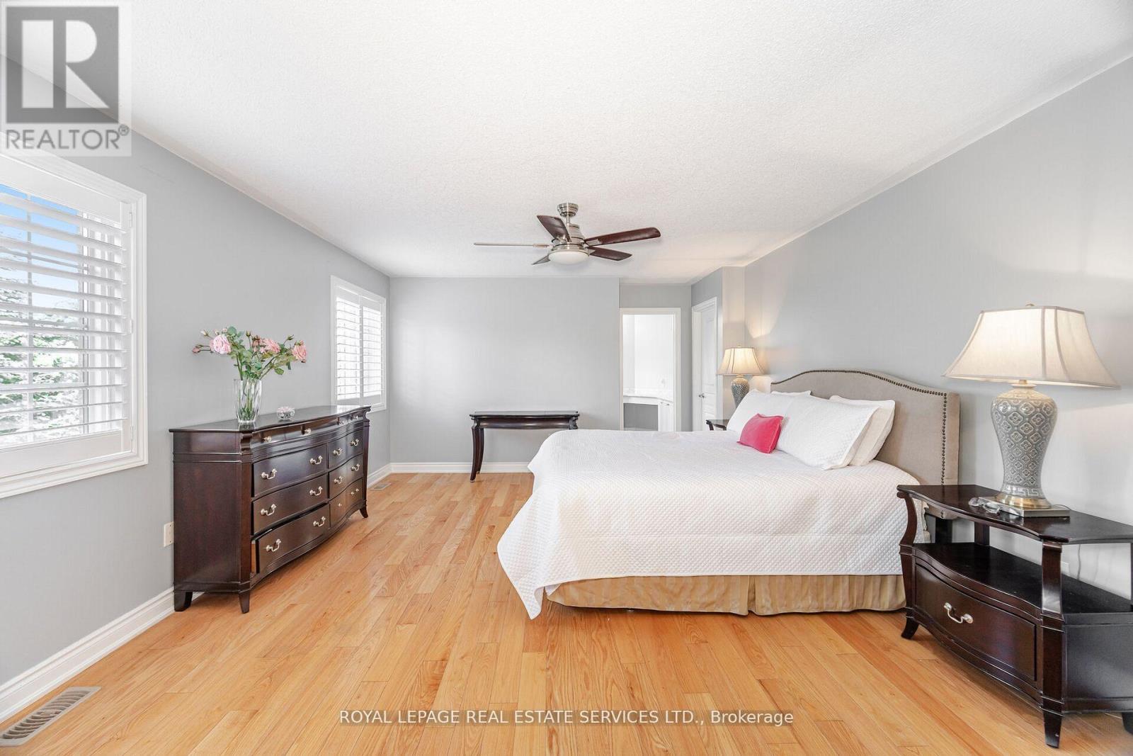 215 Burloak Drive, Oakville, Ontario  L6L 6T6 - Photo 21 - W12530430