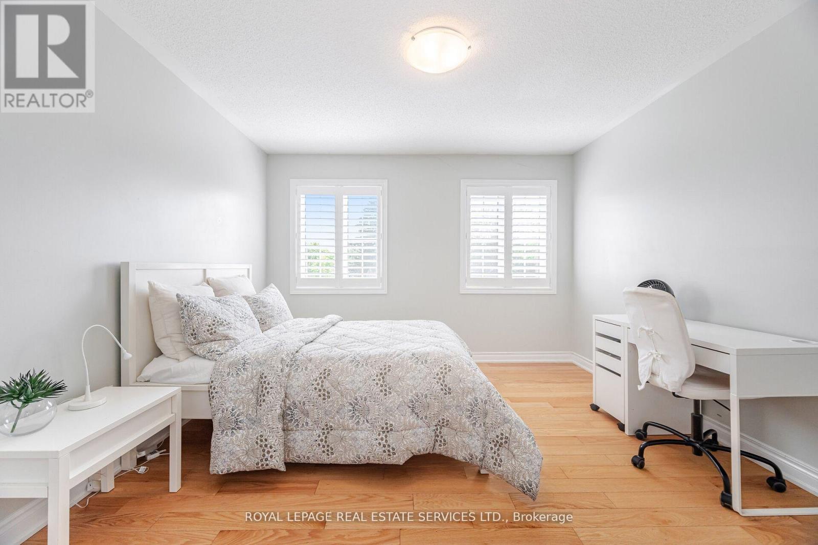 215 Burloak Drive, Oakville, Ontario  L6L 6T6 - Photo 25 - W12530430