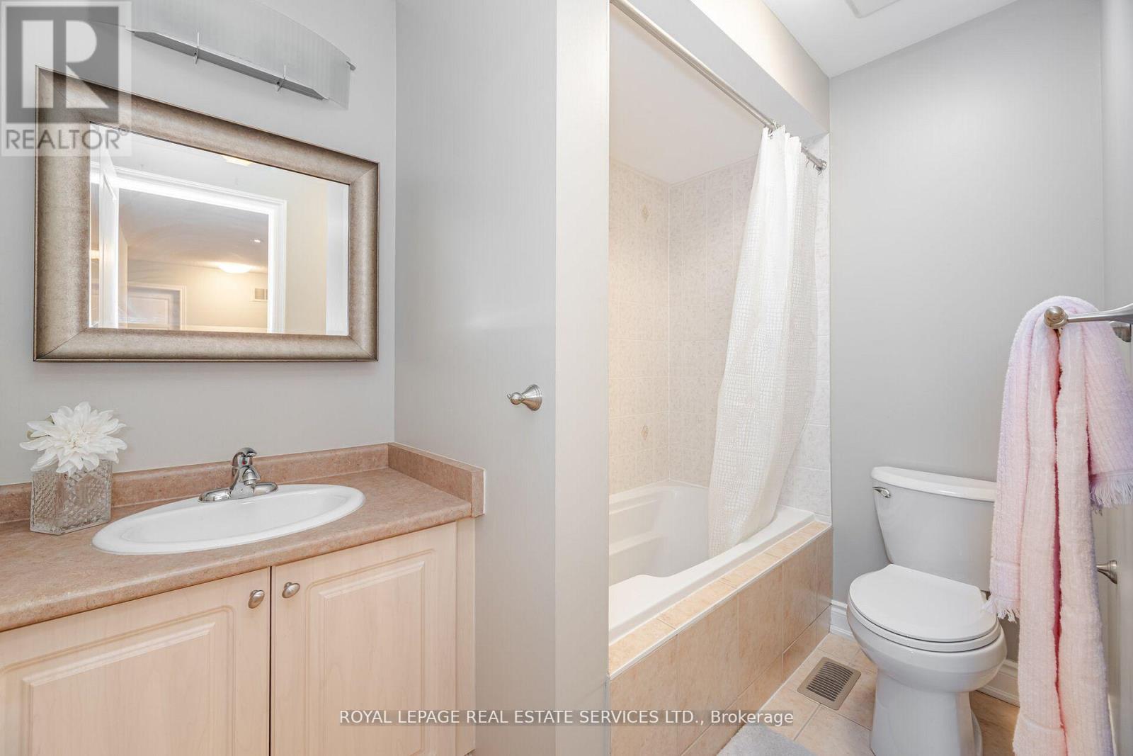 215 Burloak Drive, Oakville, Ontario  L6L 6T6 - Photo 26 - W12530430