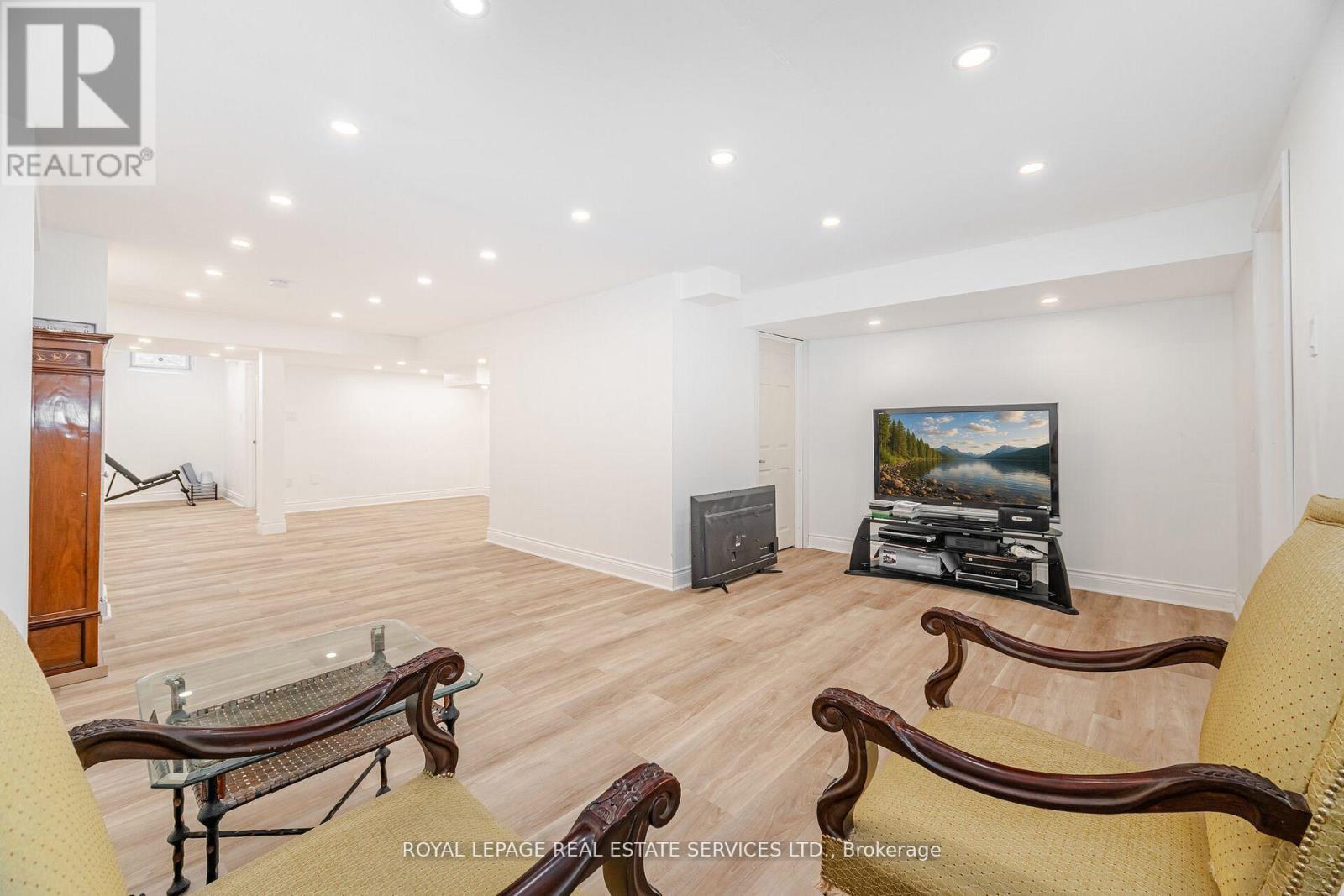 215 Burloak Drive, Oakville, Ontario  L6L 6T6 - Photo 29 - W12530430