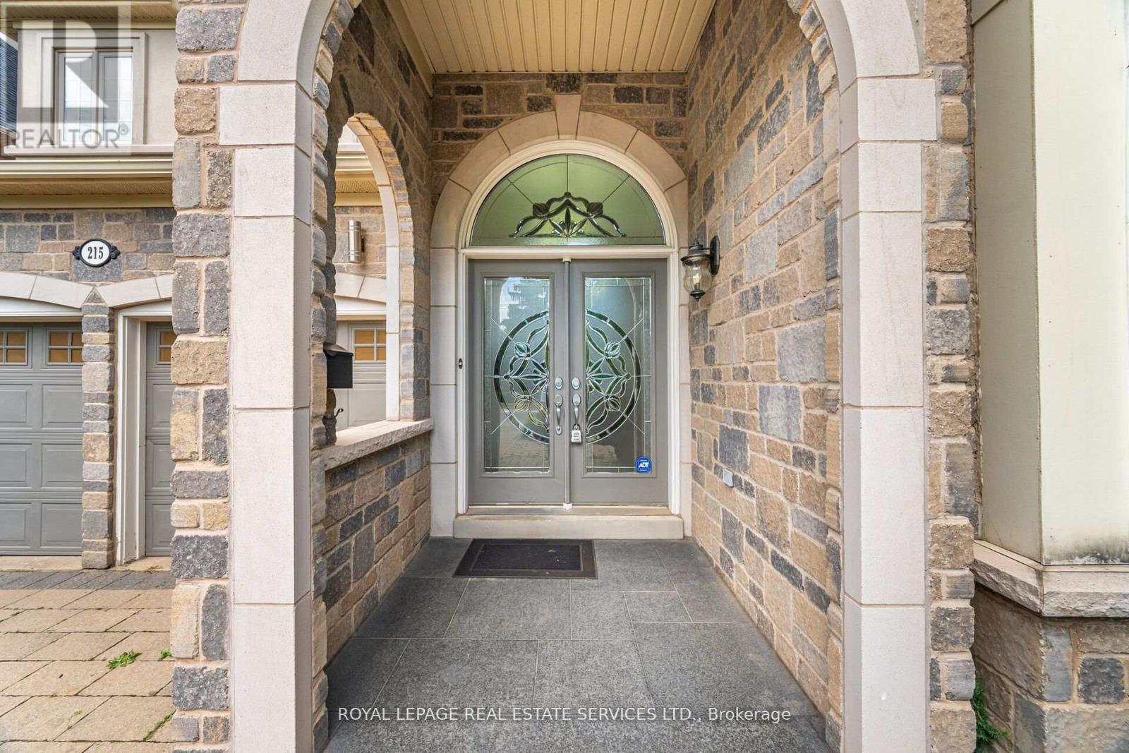 215 Burloak Drive, Oakville, Ontario  L6L 6T6 - Photo 3 - W12530430