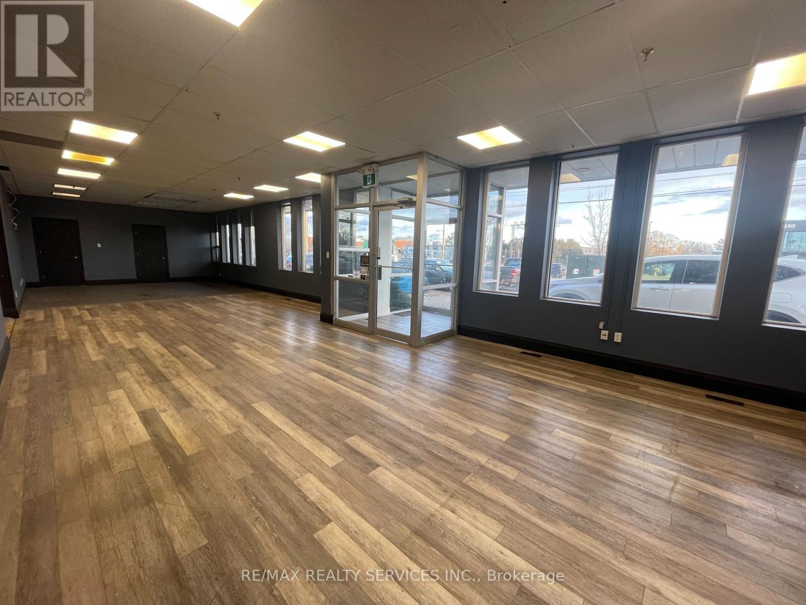 1 - 529 Speers Road, Oakville, Ontario  L6K 2G4 - Photo 4 - W12530448