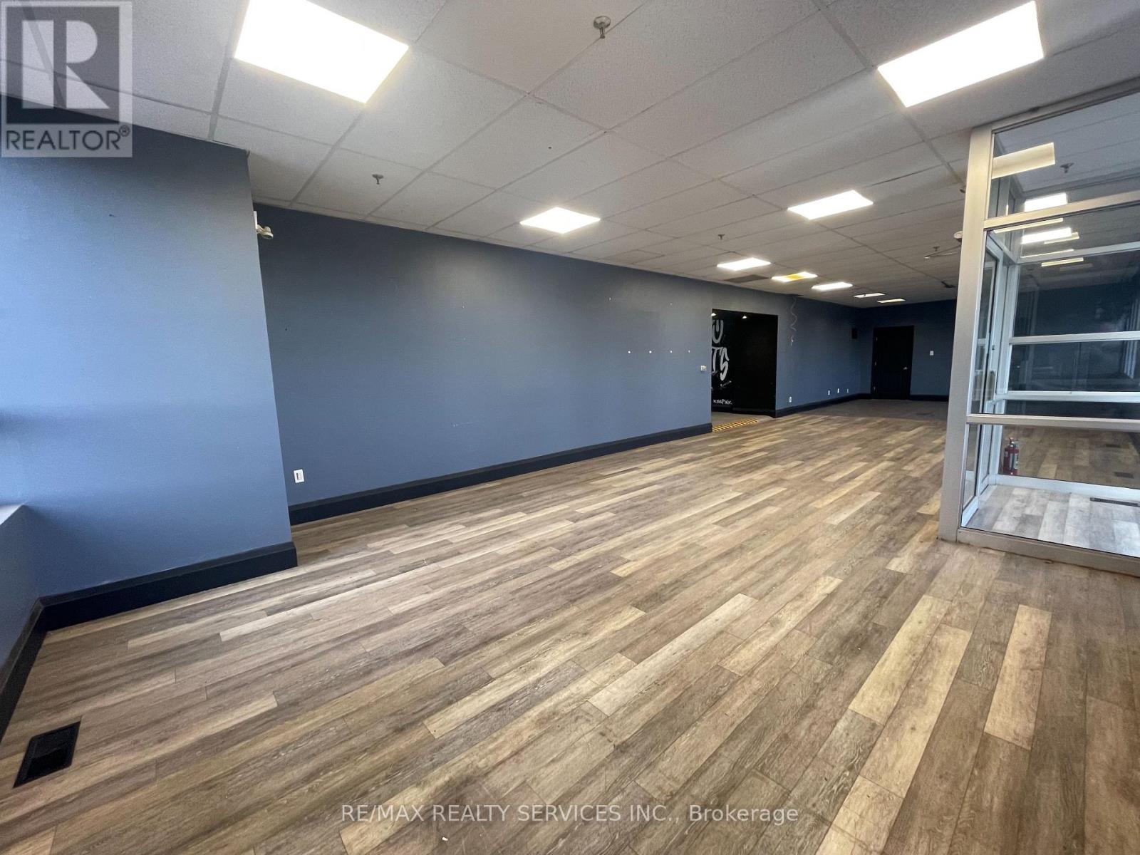 1 - 529 Speers Road, Oakville, Ontario  L6K 2G4 - Photo 5 - W12530448