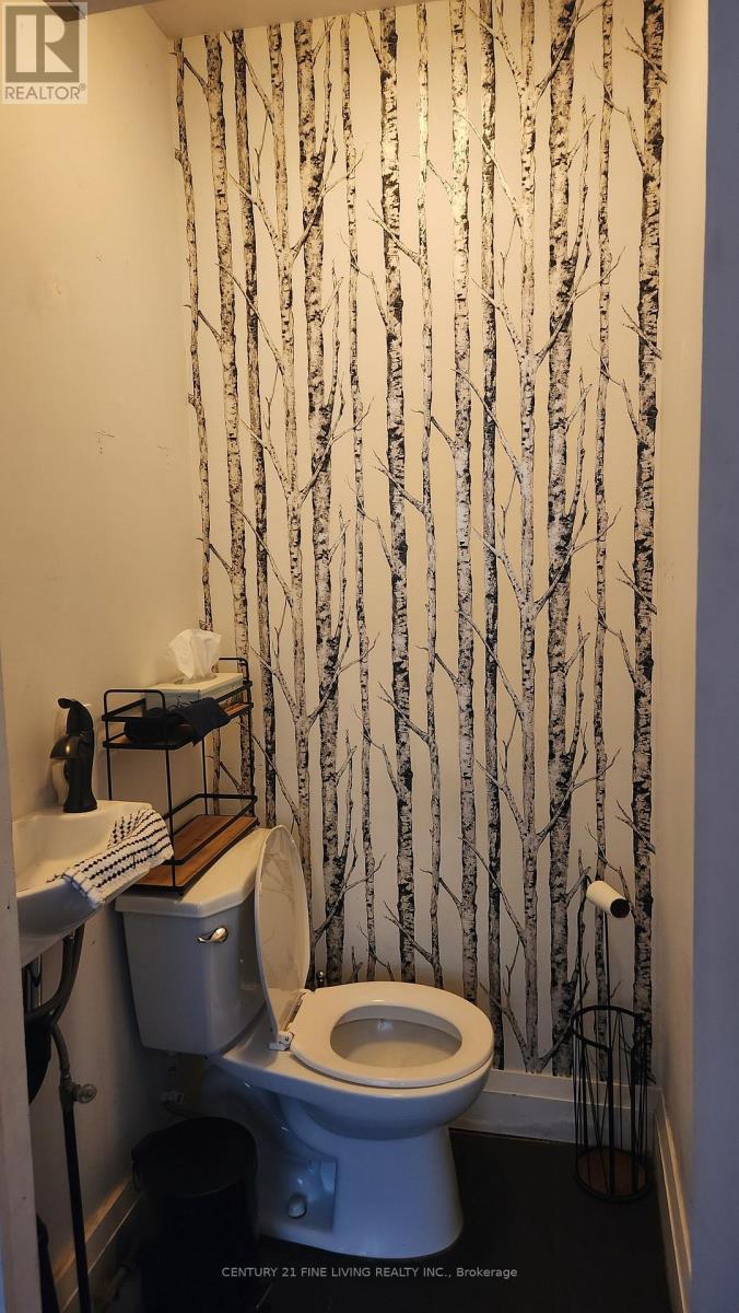 Main - 3178 Dundas Street W, Toronto, Ontario  M6P 2A3 - Photo 11 - W12530458