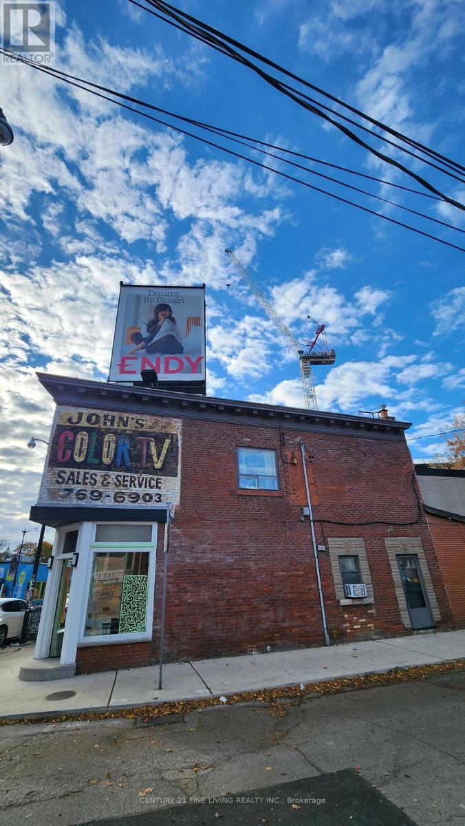 Main - 3178 Dundas Street W, Toronto, Ontario  M6P 2A3 - Photo 2 - W12530458