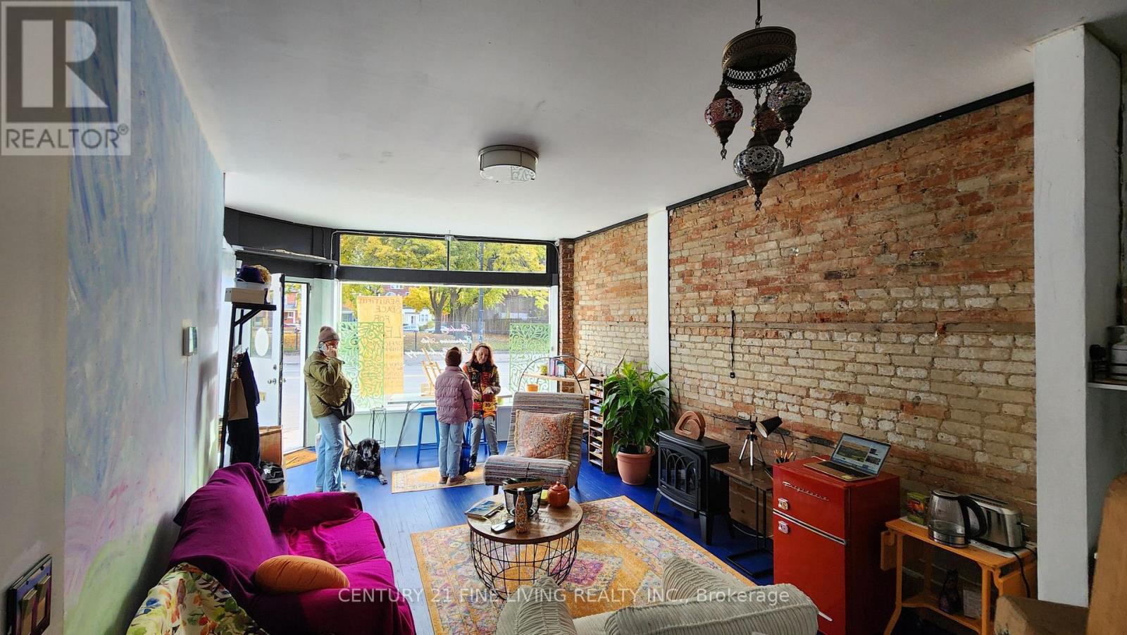 Main - 3178 Dundas Street W, Toronto, Ontario  M6P 2A3 - Photo 5 - W12530458