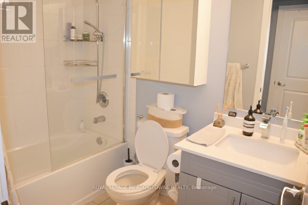 251 - 60 Parrotta Drive, Toronto, Ontario  M9M 0E5 - Photo 11 - W12530486