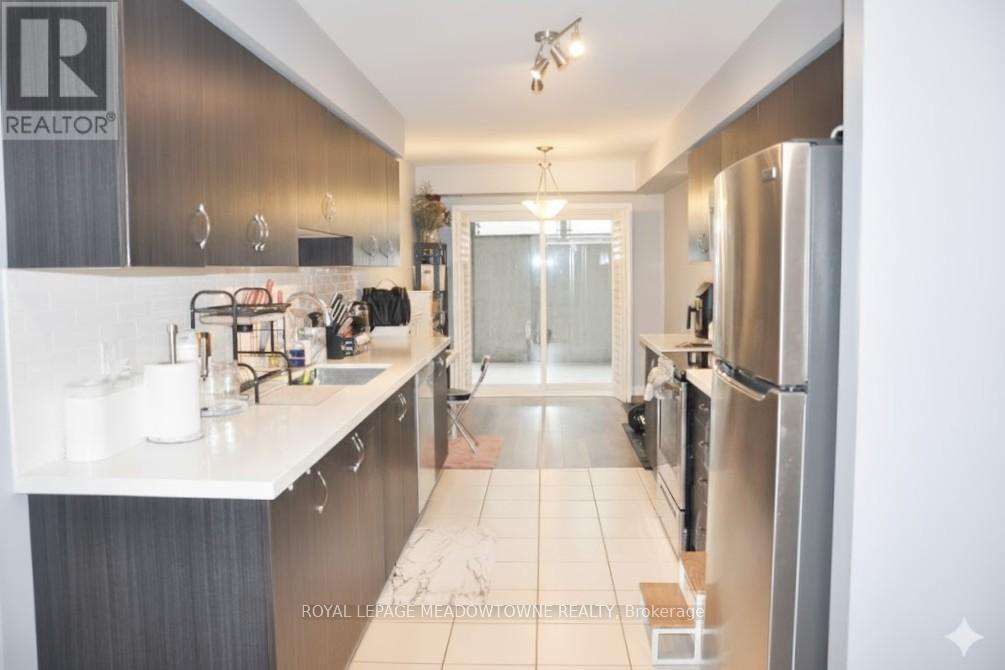 251 - 60 Parrotta Drive, Toronto, Ontario  M9M 0E5 - Photo 6 - W12530486