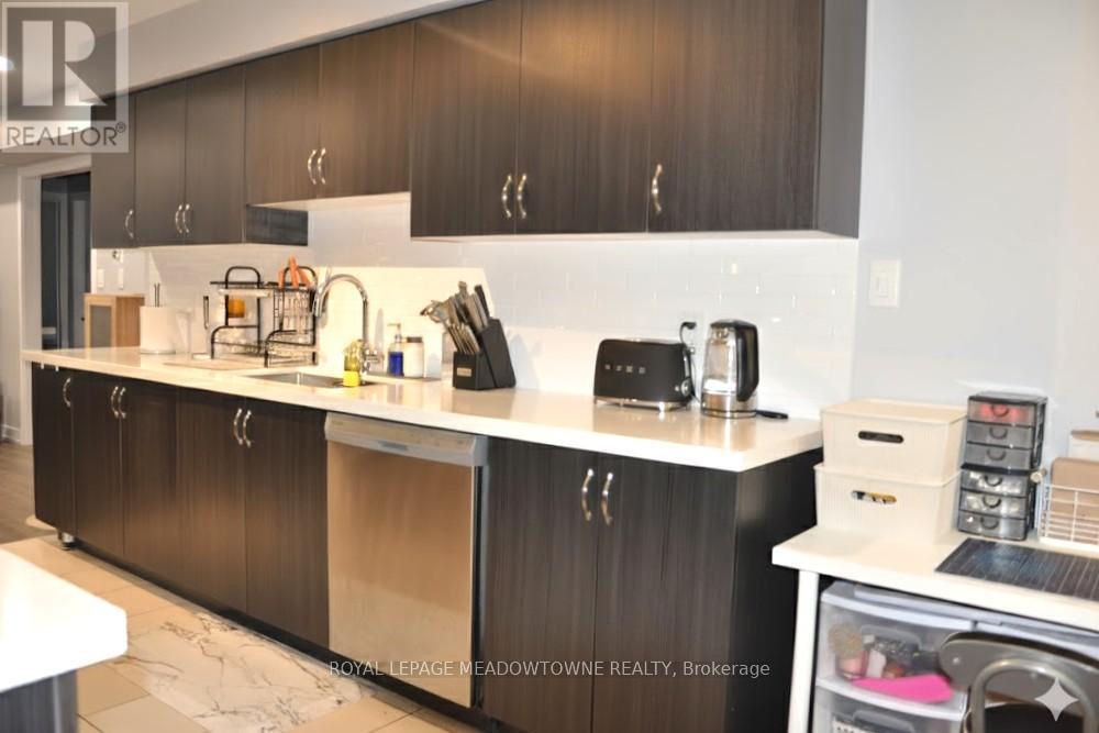 251 - 60 Parrotta Drive, Toronto, Ontario  M9M 0E5 - Photo 8 - W12530486