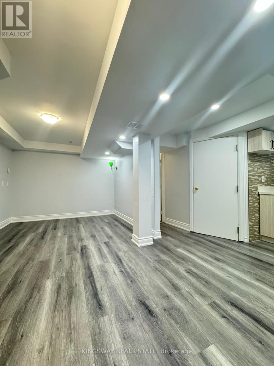 659 Roselaire Trail, Mississauga, Ontario  L5R 3C6 - Photo 10 - W12530492