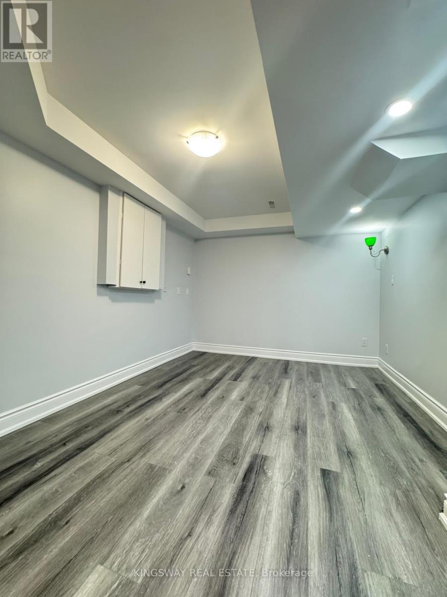 659 Roselaire Trail, Mississauga, Ontario  L5R 3C6 - Photo 11 - W12530492