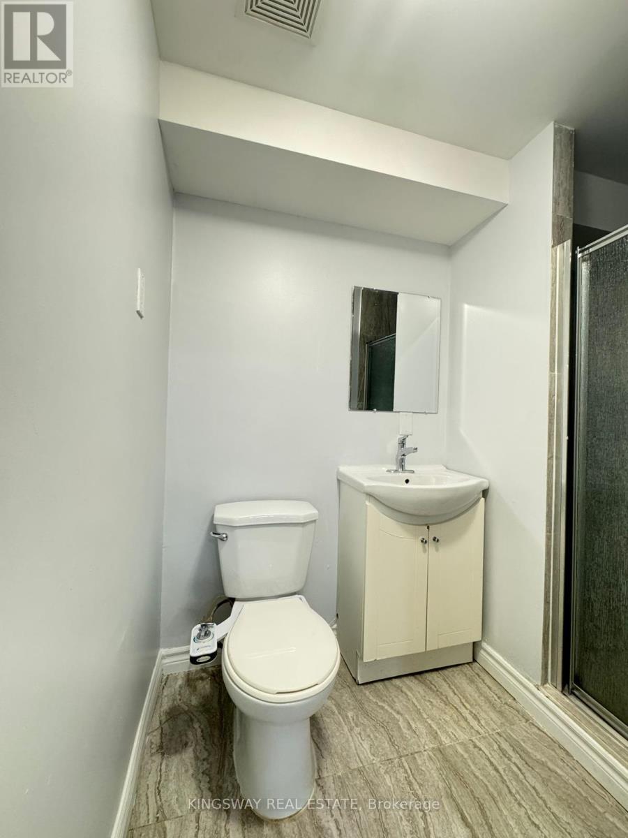 659 Roselaire Trail, Mississauga, Ontario  L5R 3C6 - Photo 12 - W12530492