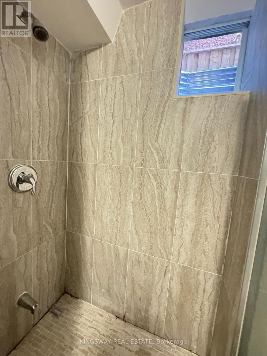 659 Roselaire Trail, Mississauga, Ontario  L5R 3C6 - Photo 13 - W12530492