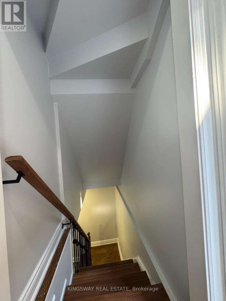 659 Roselaire Trail, Mississauga, Ontario  L5R 3C6 - Photo 3 - W12530492