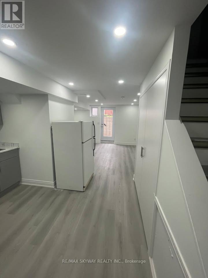 Bsmt - 4 Zebra Trail, Brampton, Ontario  L6R 2J1 - Photo 7 - W12530564