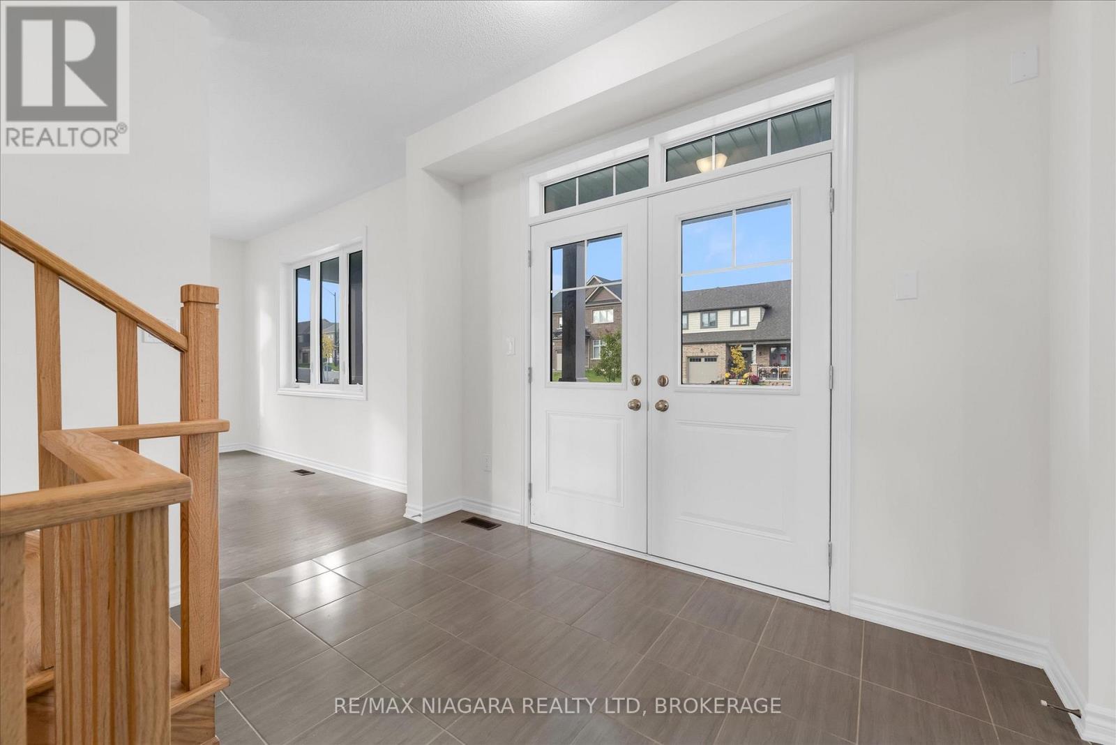 25 Oriole Crescent, Port Colborne, Ontario  L3K 6E2 - Photo 3 - X12530664