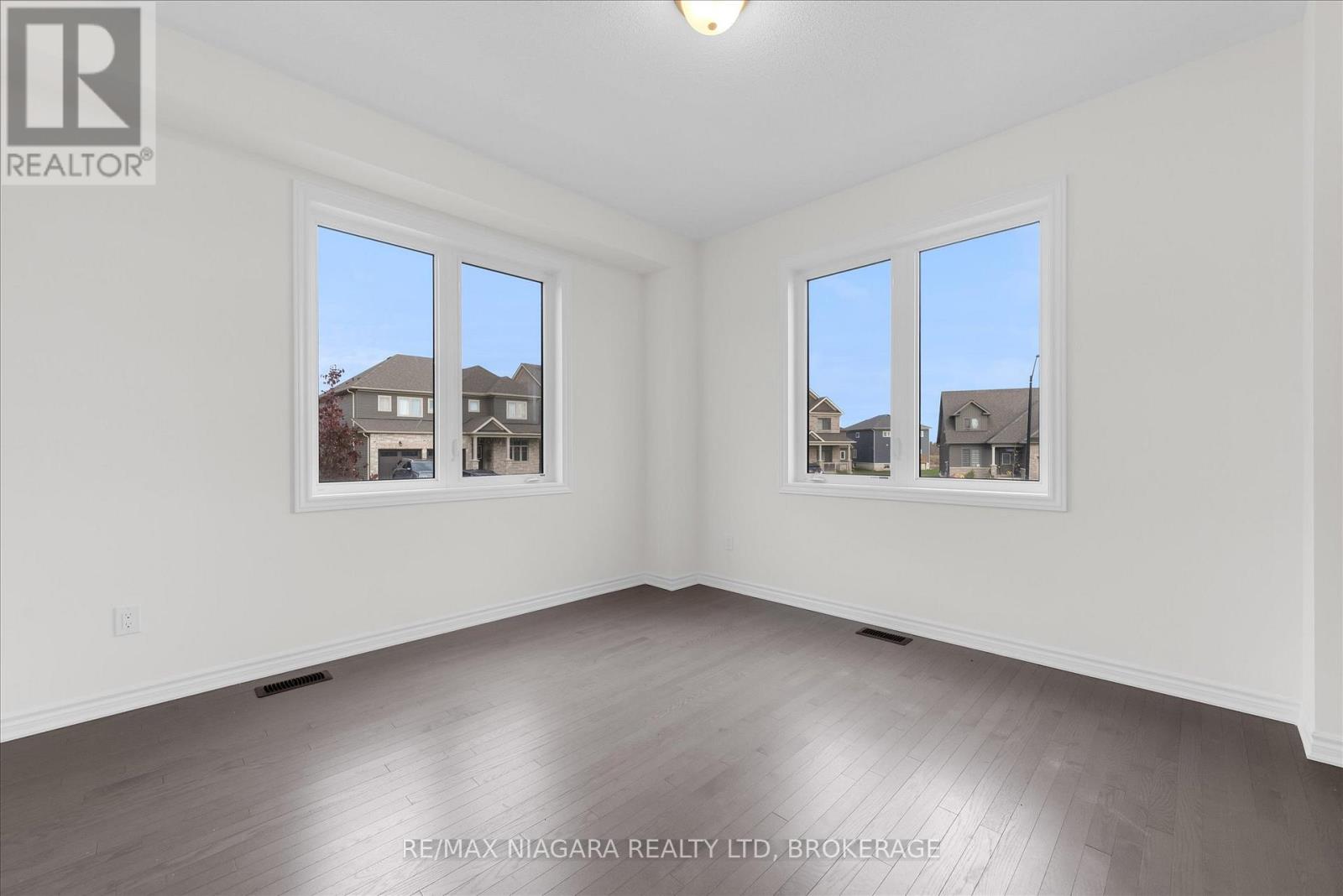 25 Oriole Crescent, Port Colborne, Ontario  L3K 6E2 - Photo 36 - X12530664