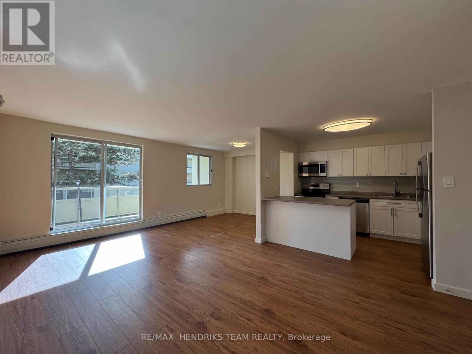 217 - 5611 Valley Way, Niagara Falls, Ontario  L2E 7A9 - Photo 10 - X12530746