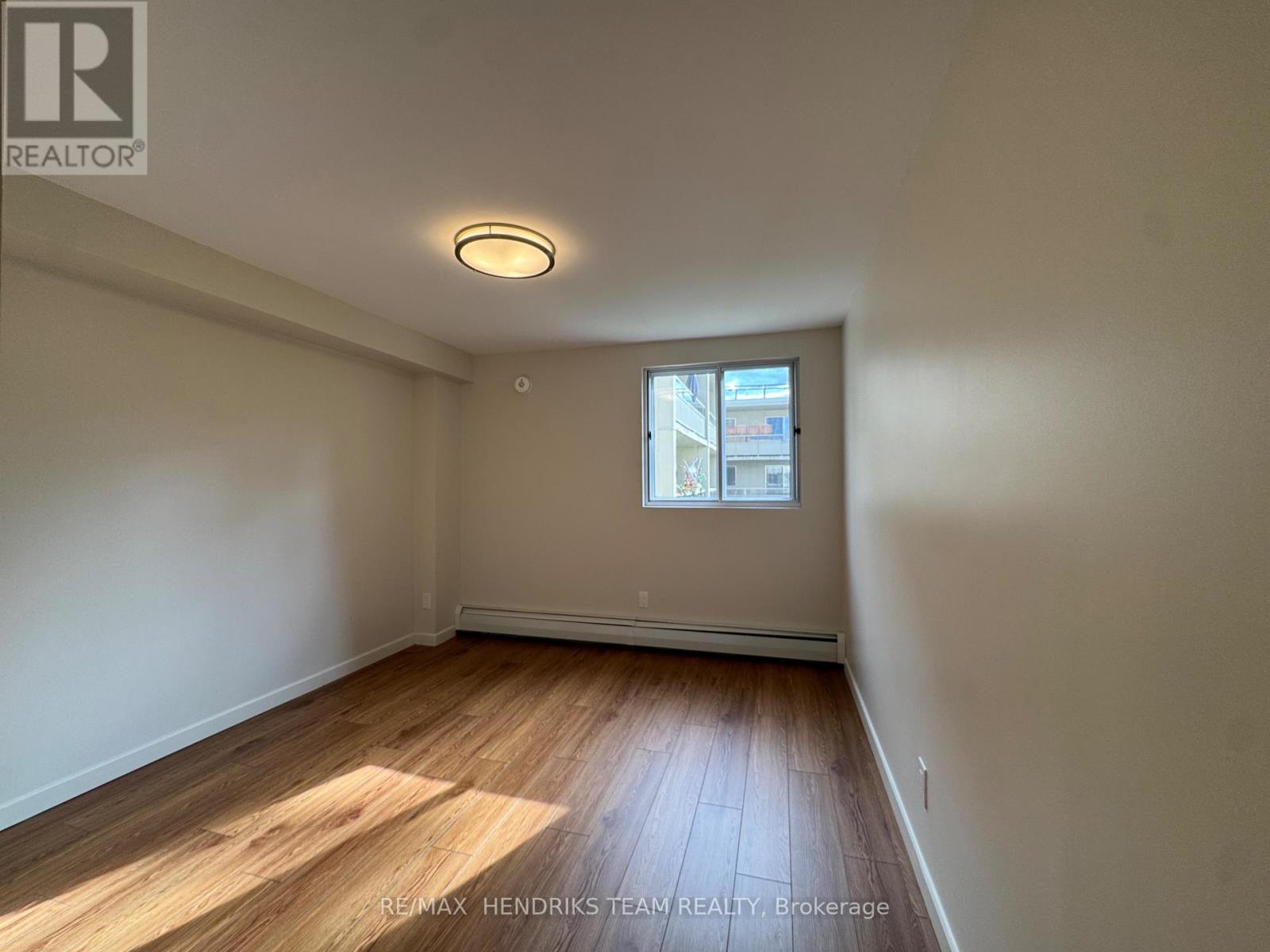 217 - 5611 Valley Way, Niagara Falls, Ontario  L2E 7A9 - Photo 14 - X12530746