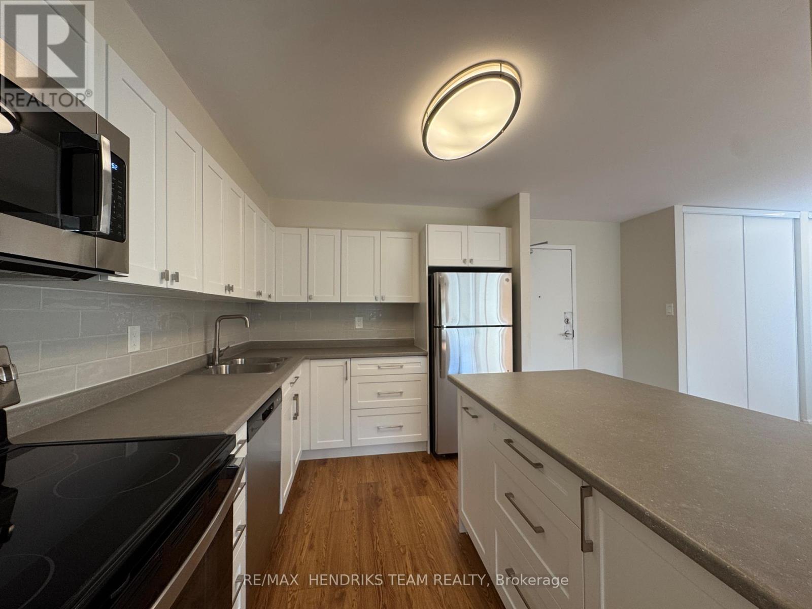 217 - 5611 Valley Way, Niagara Falls, Ontario  L2E 7A9 - Photo 4 - X12530746