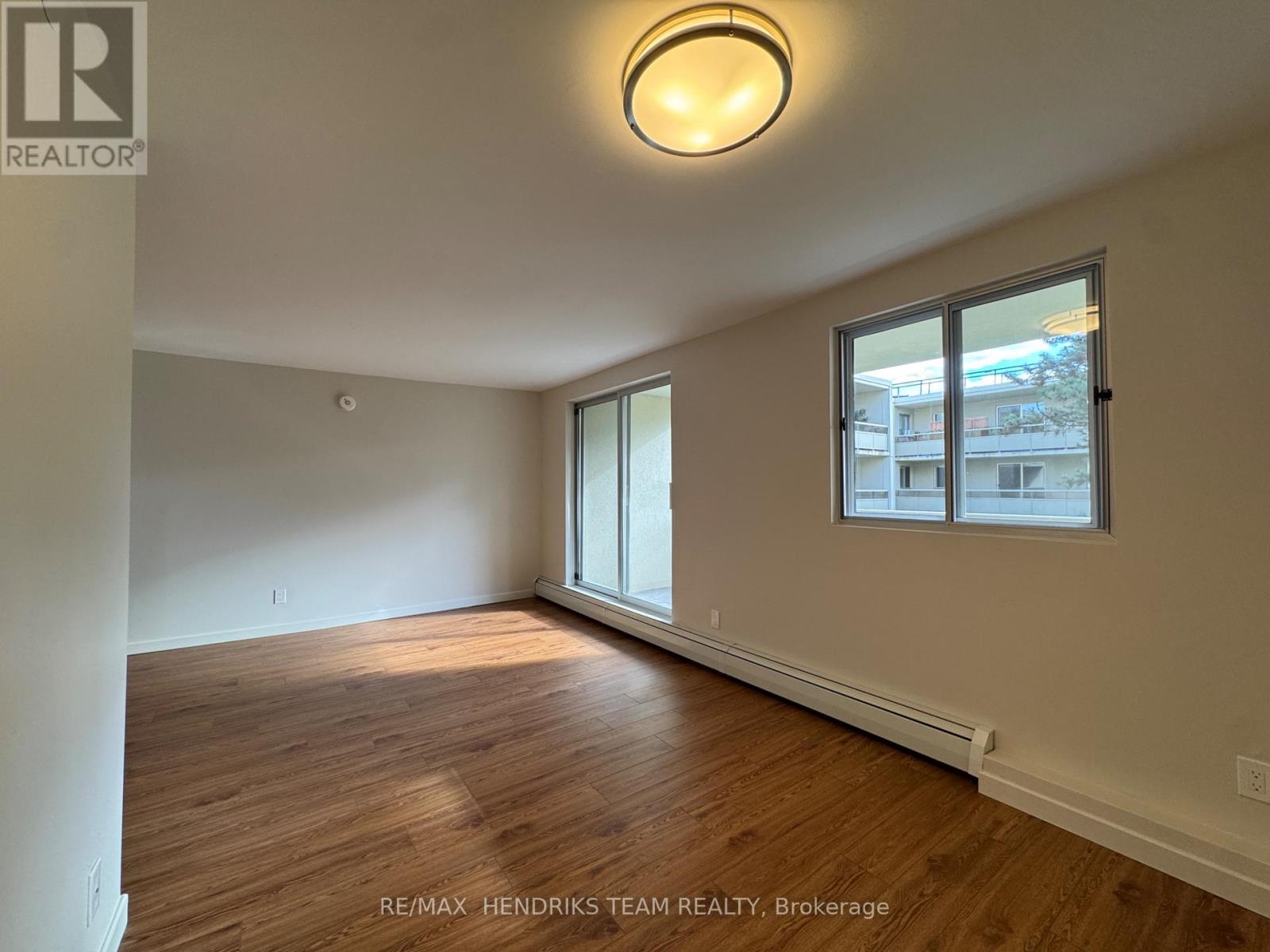 217 - 5611 Valley Way, Niagara Falls, Ontario  L2E 7A9 - Photo 7 - X12530746