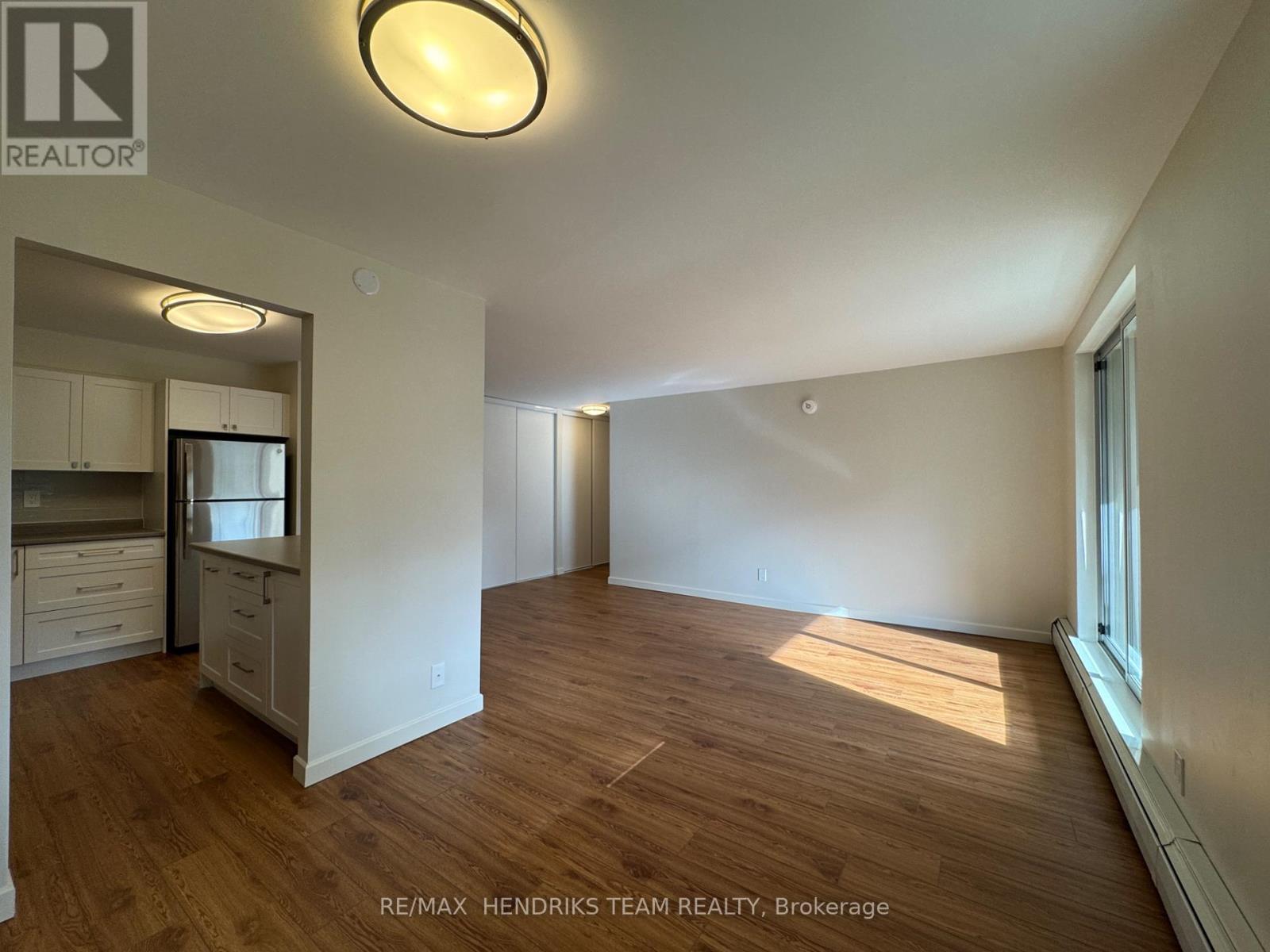 217 - 5611 Valley Way, Niagara Falls, Ontario  L2E 7A9 - Photo 8 - X12530746