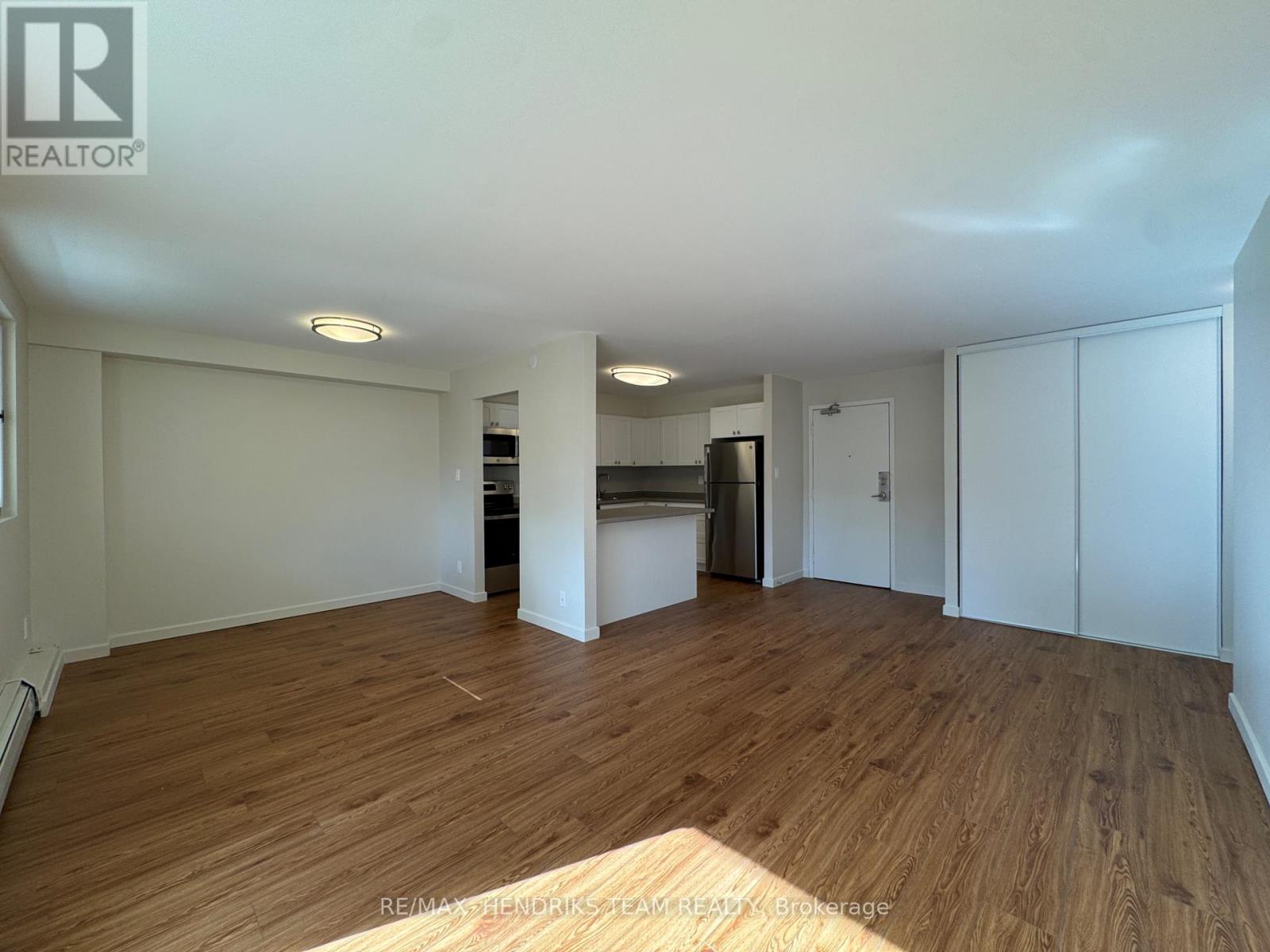 217 - 5611 Valley Way, Niagara Falls, Ontario  L2E 7A9 - Photo 9 - X12530746