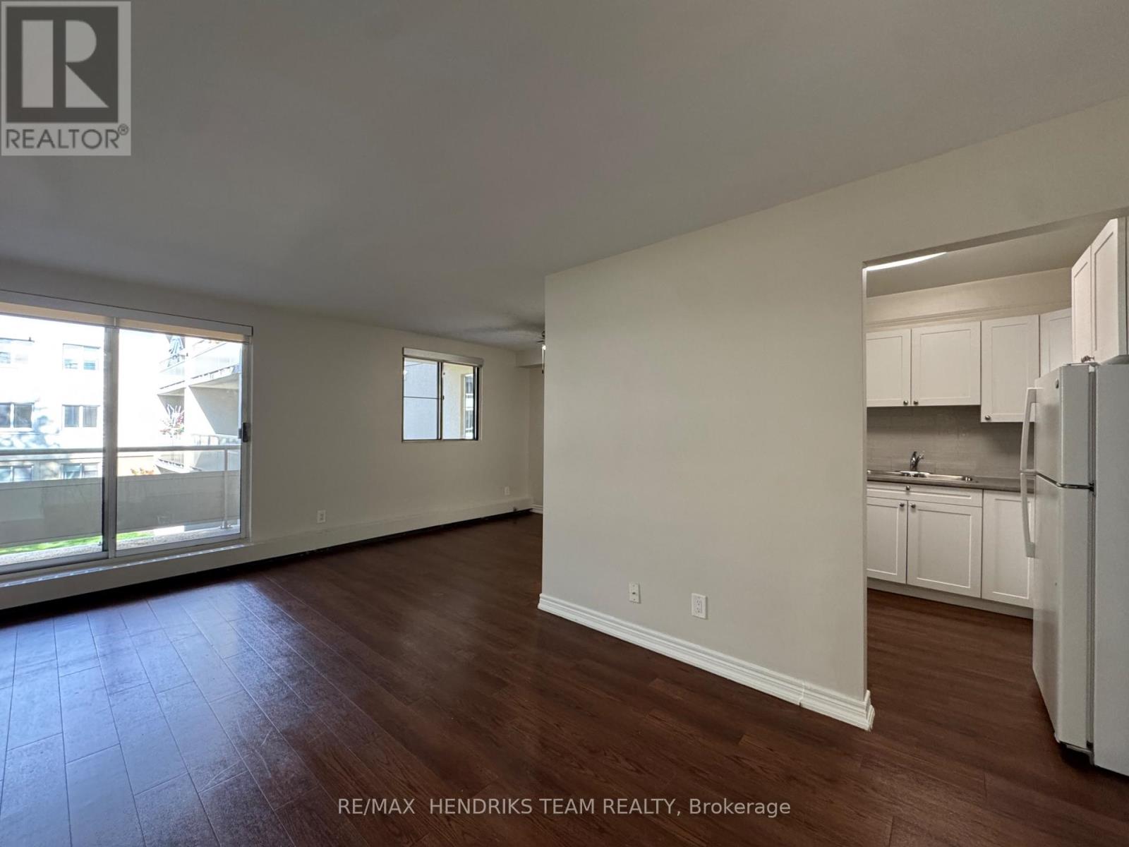 214 - 5611 Valley Way, Niagara Falls, Ontario  L2E 7A9 - Photo 9 - X12530772