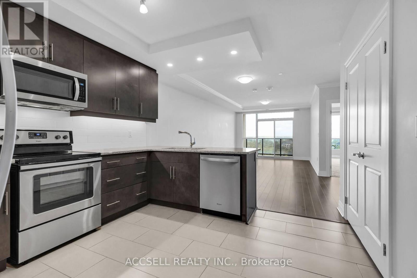 902 - 260 Villagewalk Boulevard, London North, Ontario  N6G 0P6 - Photo 4 - X12530508