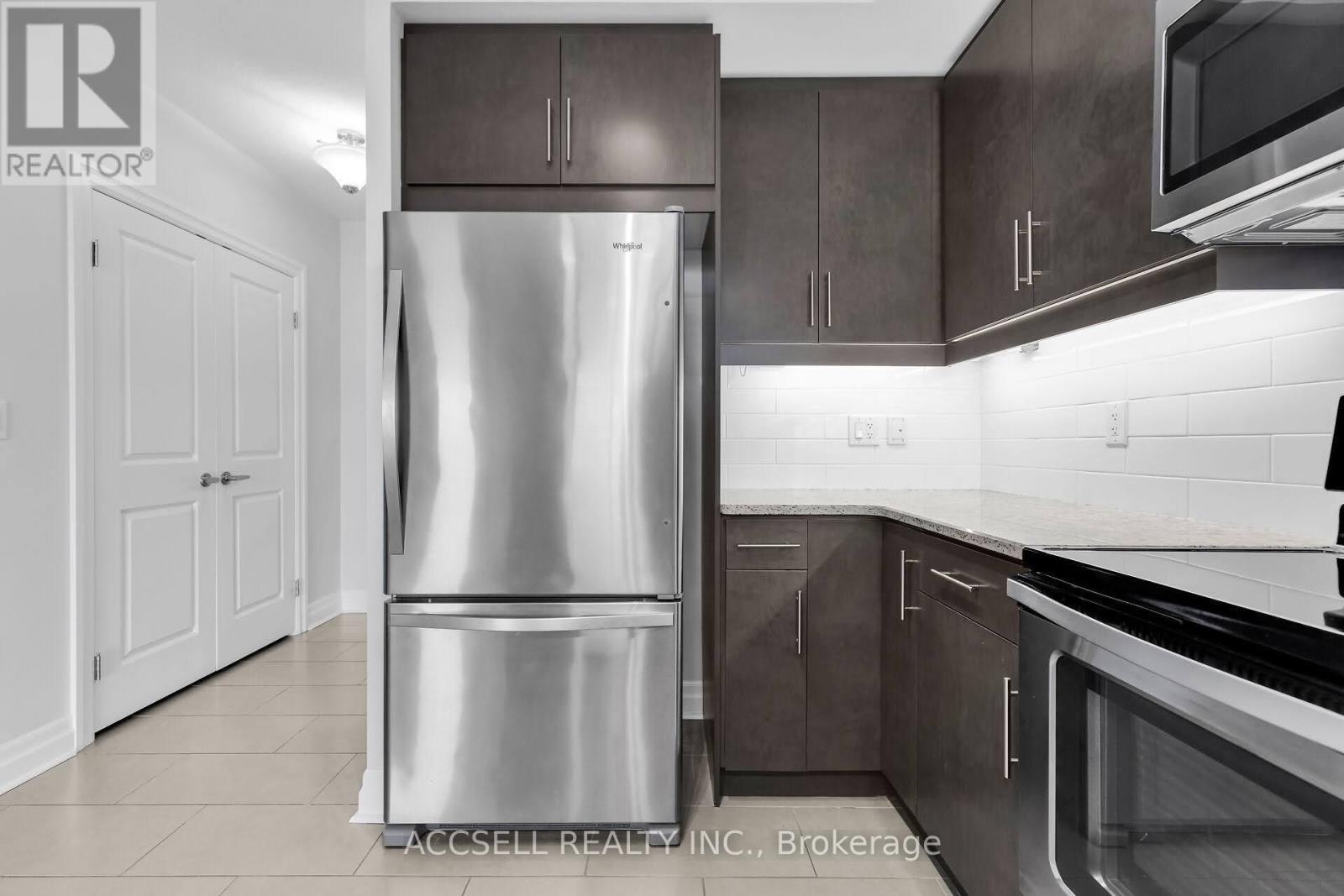 902 - 260 Villagewalk Boulevard, London North, Ontario  N6G 0P6 - Photo 6 - X12530508