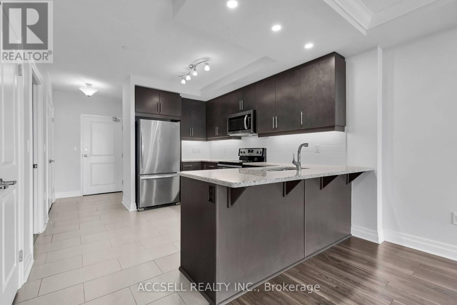 902 - 260 Villagewalk Boulevard, London North, Ontario  N6G 0P6 - Photo 8 - X12530508